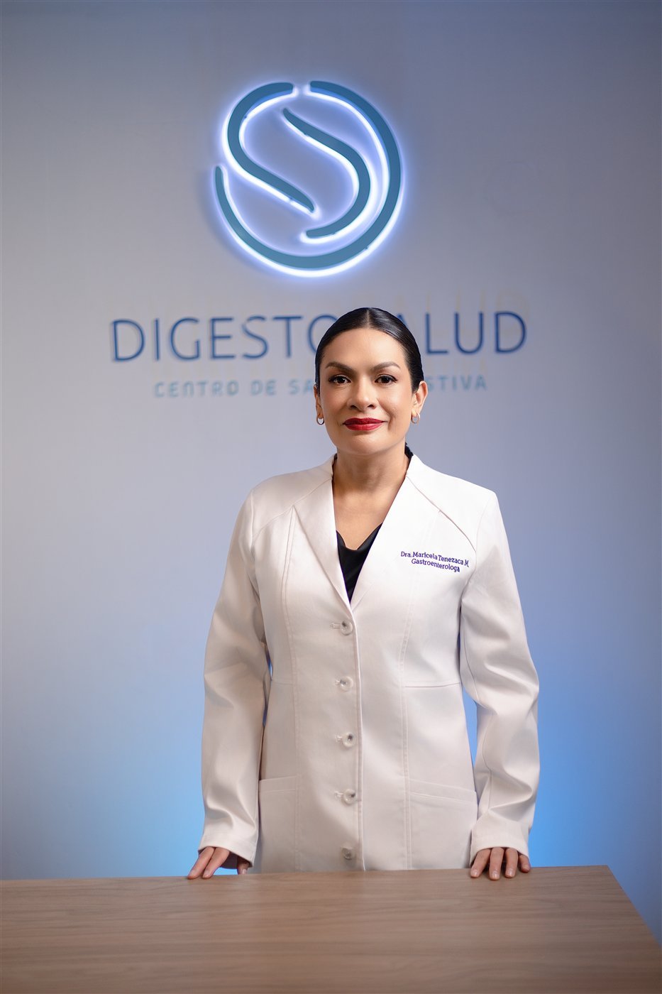 Retrato profesional de la Dra. Maricela Tenezaca